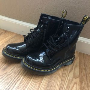 black patent lamper 11821011